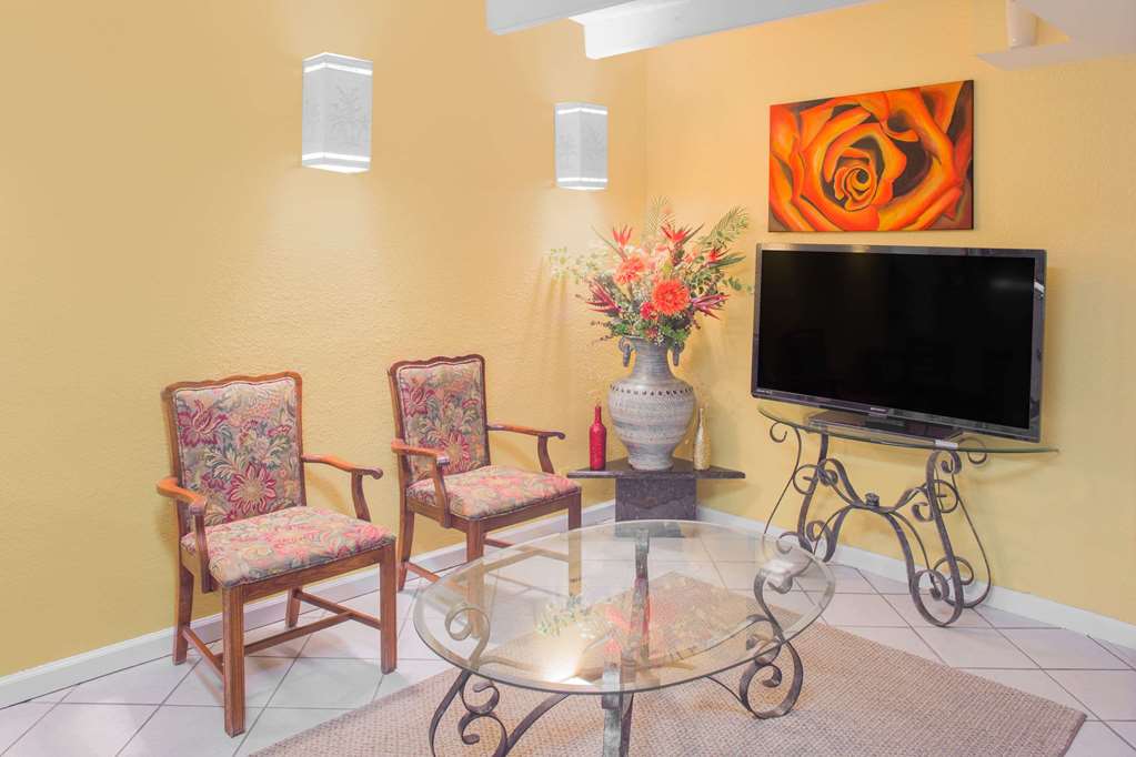 Days Inn by Wyndham Tallahassee University Center - photo 2