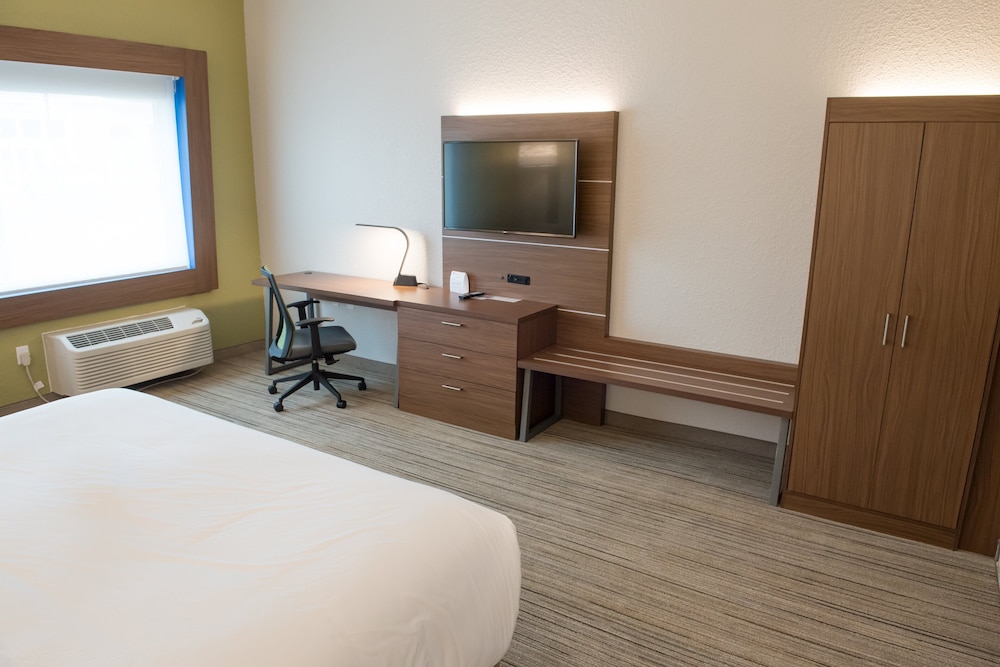 Holiday Inn Express & Suites Fort Wayne North by IHG - photo 6