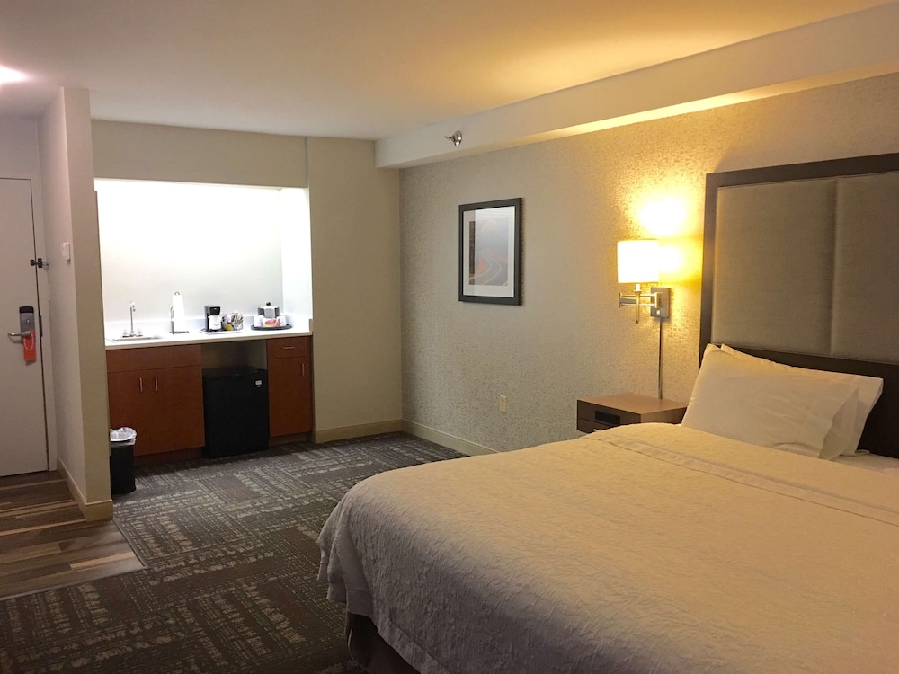 Hampton Inn Sevierville - photo 19