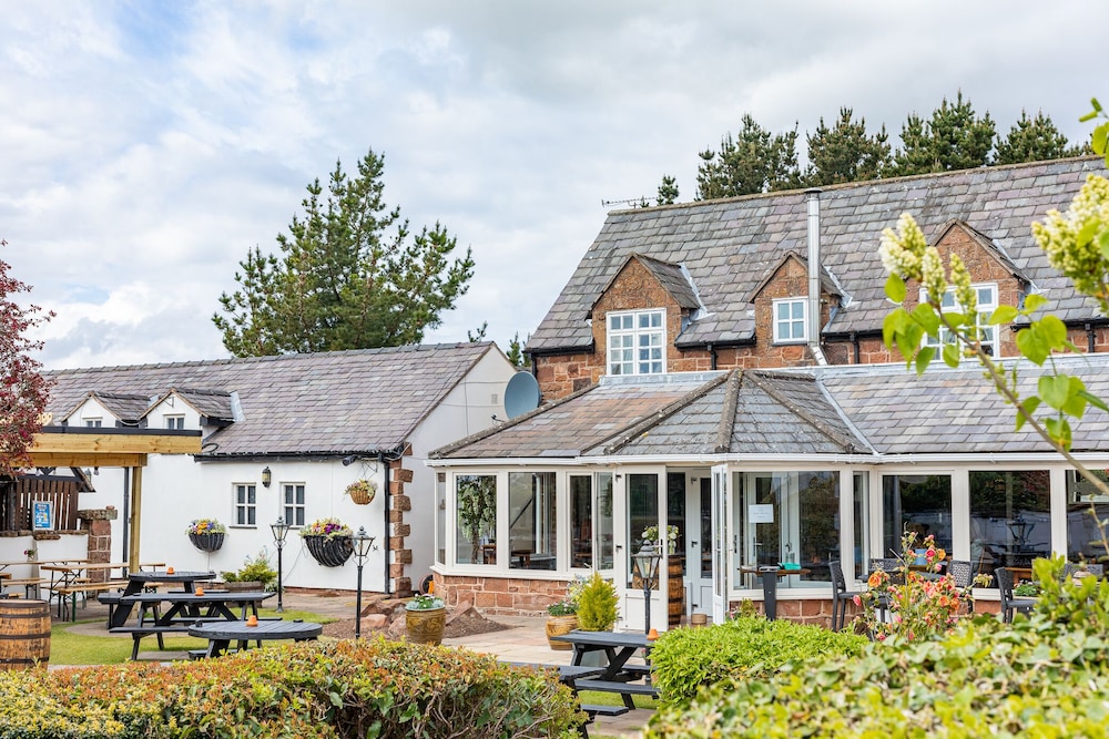 Pollards Inn - carbon neutral hotel in Neston