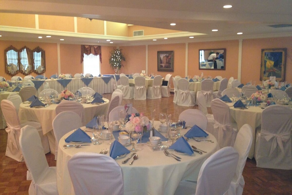 Plumsteadville Inn - photo 2