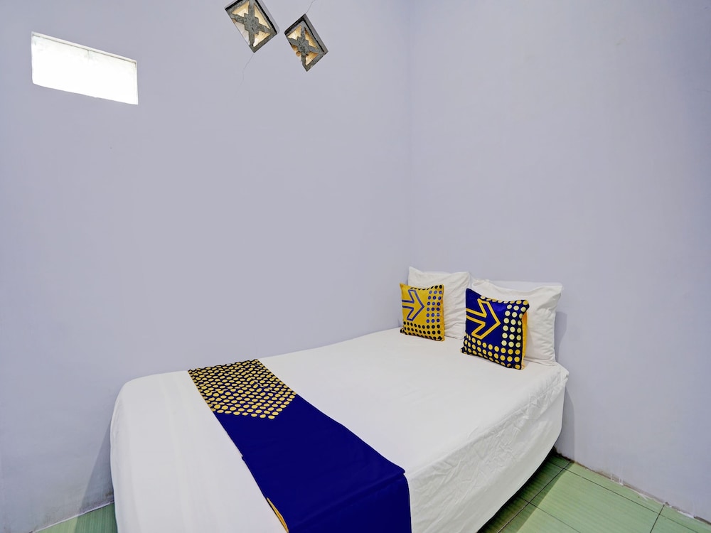 OYO Life 92937 Kost Putri Sarkara Syariah in Banyuwangi, Indonesia