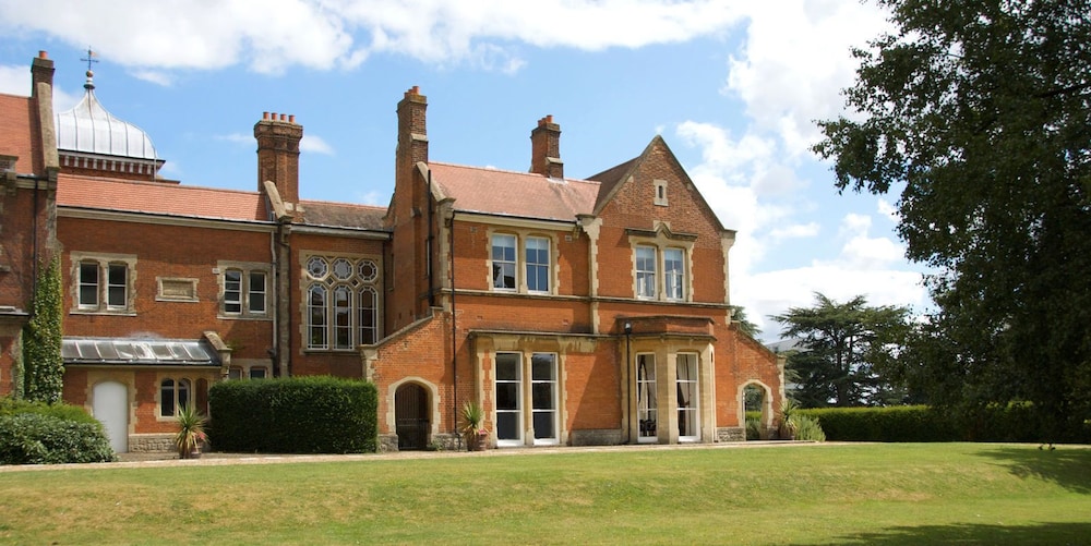 Oakwood House Hotel in Maidstone, United Kingdom