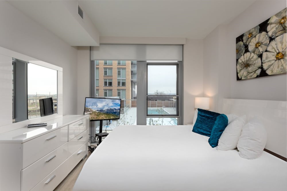 Global Luxury Suites Crystal City - photo 38