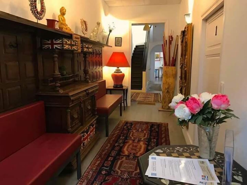 Chambres D'ho Tes Victorian Lodge — 4-Star Luxury Hotel in Montreal, France