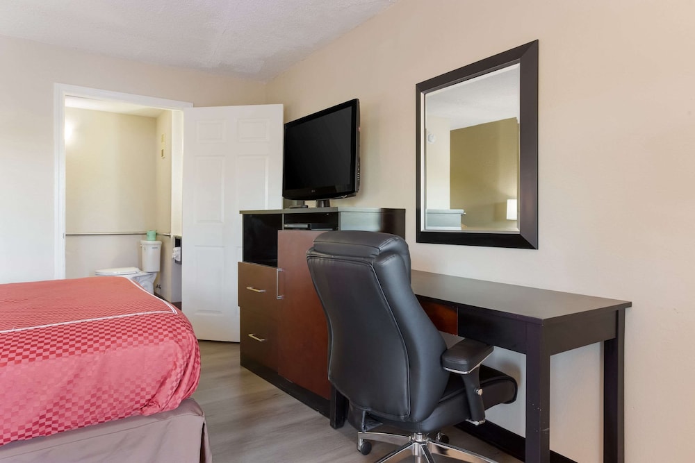 Clarion Pointe Independence Kansas City - photo 25