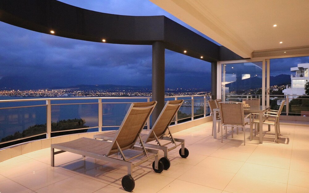Oceana Views Luxury Vacation Home — 4-Star Luxury Hotel in Cape Town, South Africa