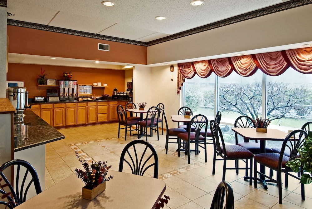 Americas Best Value Inn & Suites Waukegan Gurnee - photo 11