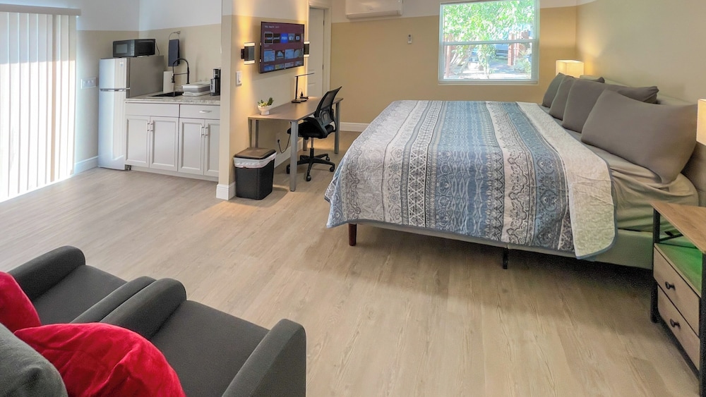 TriLuxe Inn & Studios in Fort Myers, United States