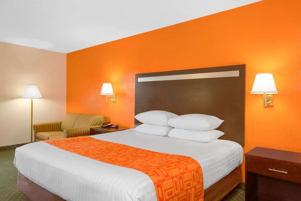 Howard Johnson by Wyndham Beckley - photo 8
