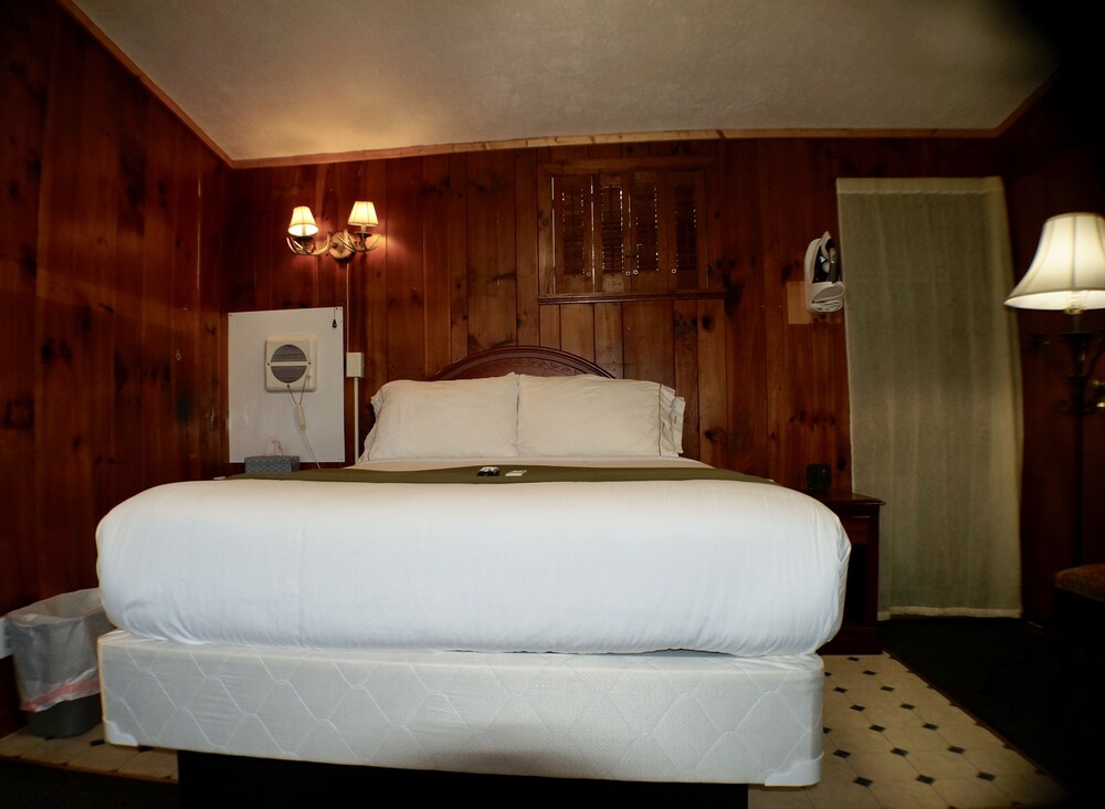 CedarWood Inn - photo 32