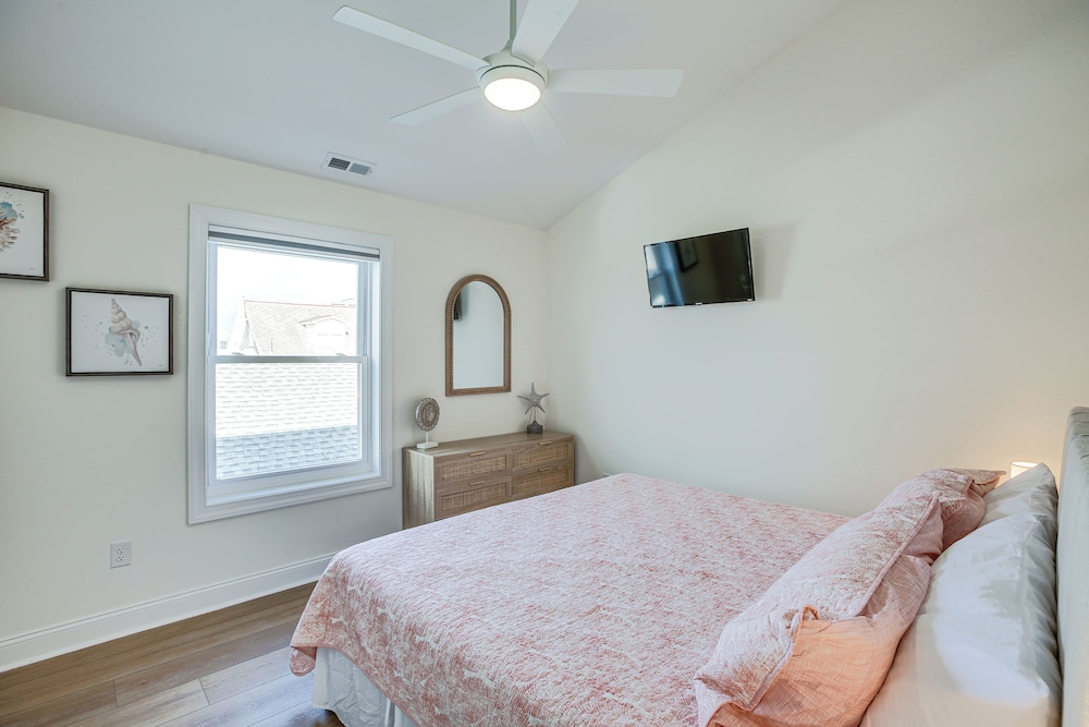 Spacious Wildwood Condo: Walk to Beach — 4-Star Luxury Hotel in Wildwood, United States