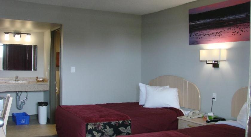 Greenhead Motel & Restaurant — hotel in Provost