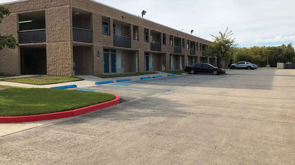 Motel 6 La Place LA - photo 3