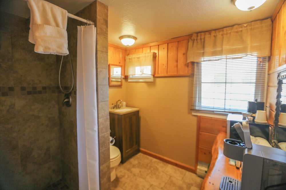 Chinook Winds Motel - photo 127