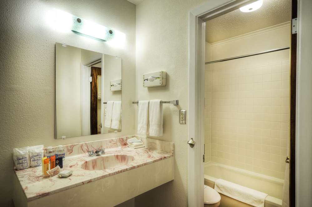 Roadrunner Lodge - photo 22