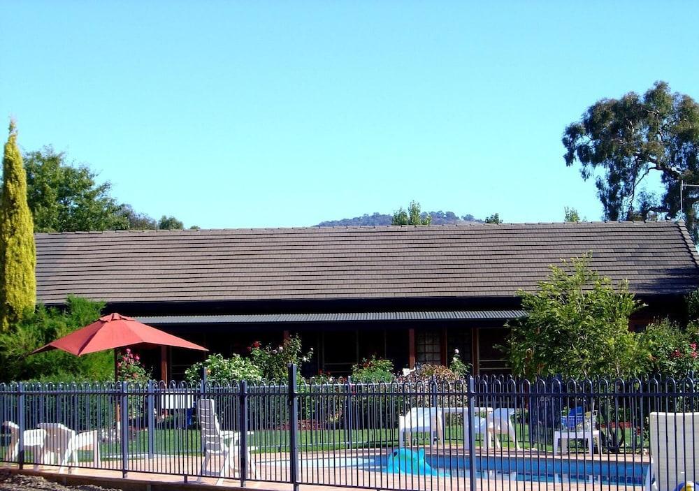 Greenvale Holiday Units Mansfield — 4-Star Luxury Hotel in Mansfield, Australia