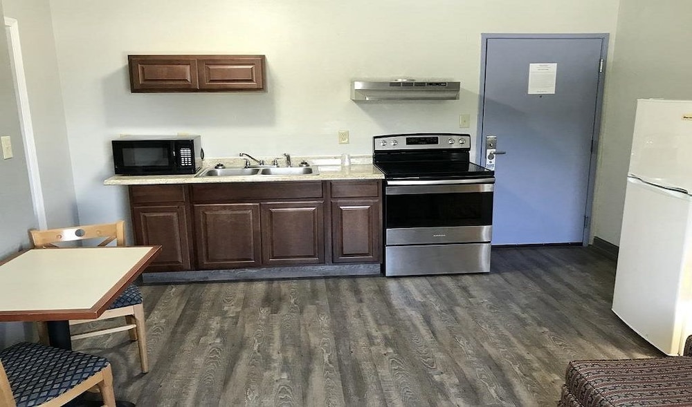 Palace Inn & Suites Newport News Jefferson Ave - photo 12