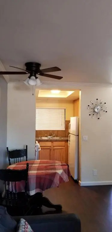 Sierra Crossing Motel - photo 11