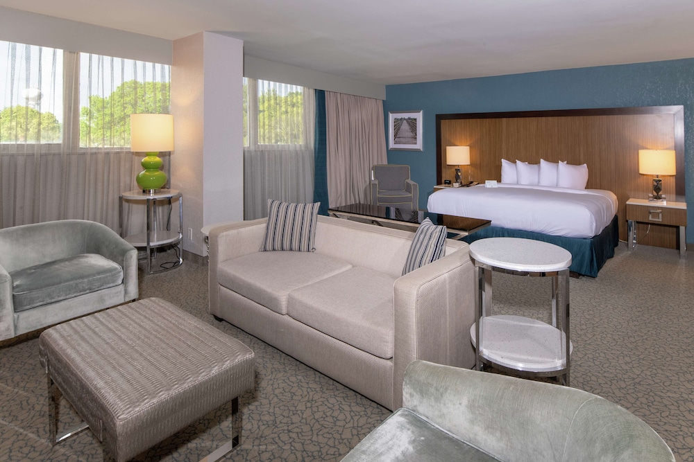 DoubleTree by Hilton Hotel Jacksonville Airport - photo 12