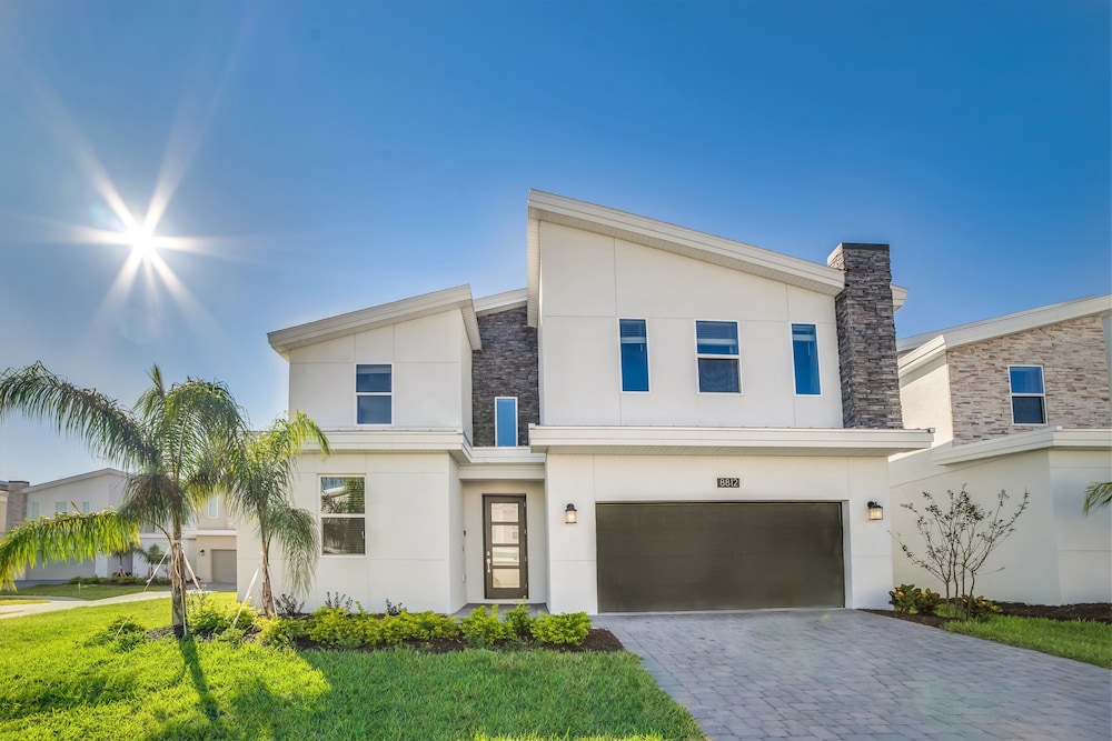 8 Bdrm Champions Gate Villa — 4-Star Luxury Hotel in Kissimmee, United States
