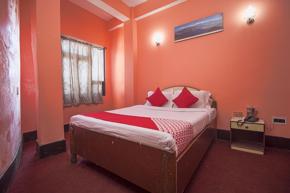 Oyo 23546 Pushpak - carbon neutral hotel in Darjiling