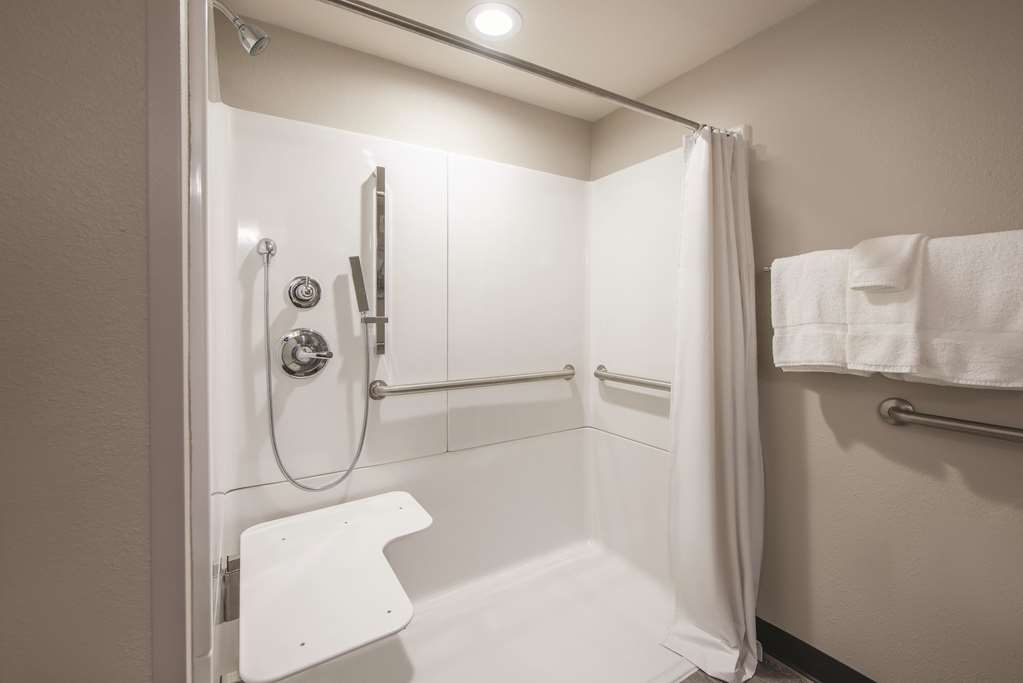La Quinta Inn & Suites by Wyndham Festus St. Louis South - photo 16