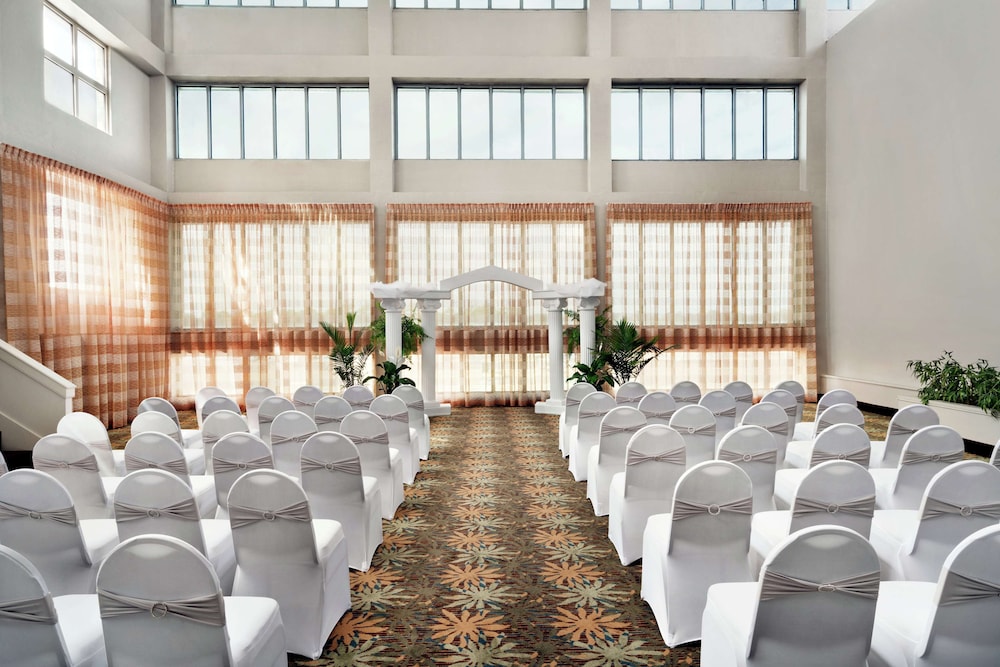 Embassy Suites by Hilton Brunswick - photo 32