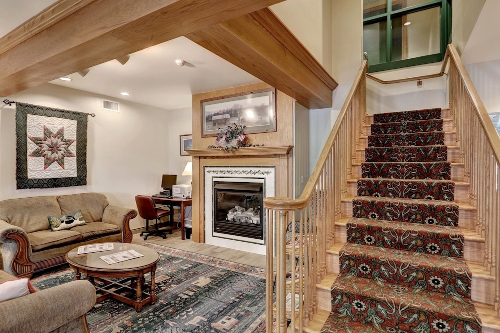 Lancaster Inn and Suites - photo 6