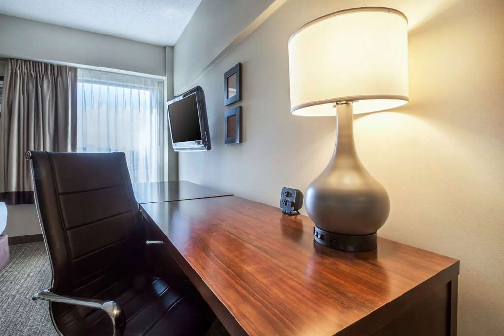 Comfort Suites at Woodbridge - photo 17