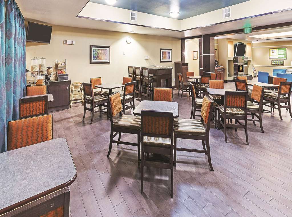La Quinta Inn & Suites by Wyndham Houston Hobby Airport - photo 28