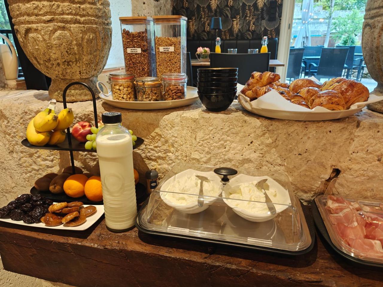 A L'aise Chambres D'hotes a Vianne — 4-Star Luxury Hotel in Vianne, France