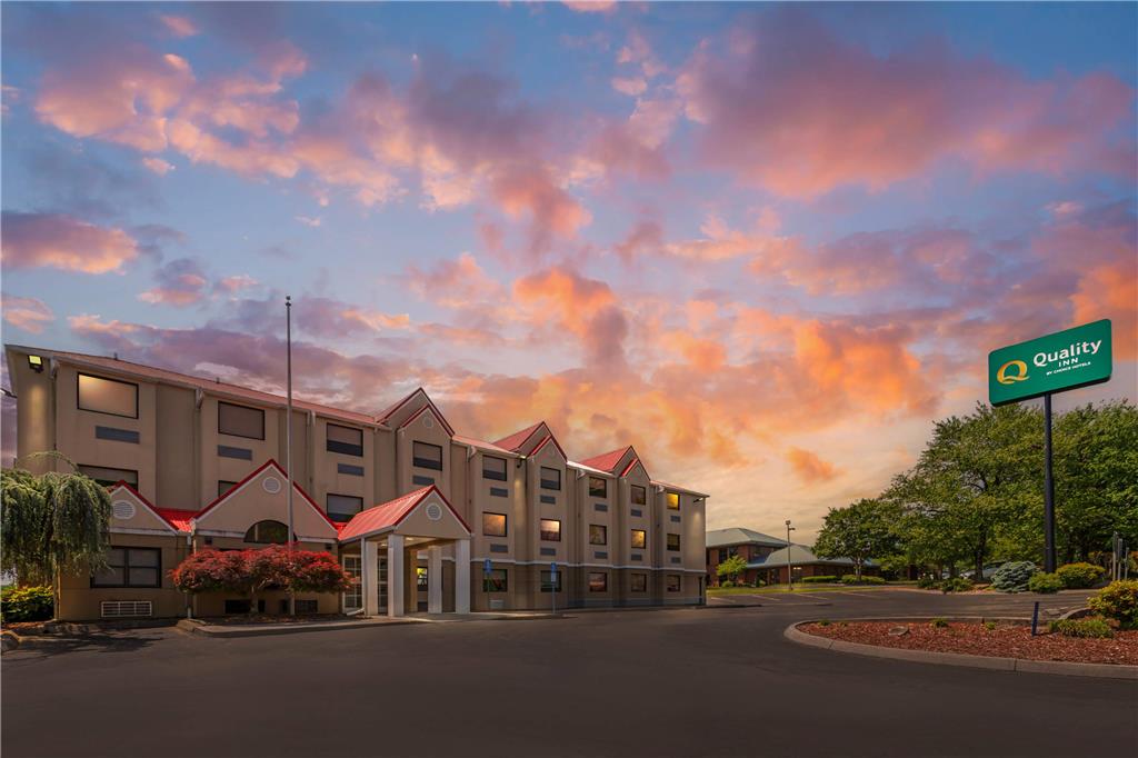 Quality Inn & Suites - photo 8