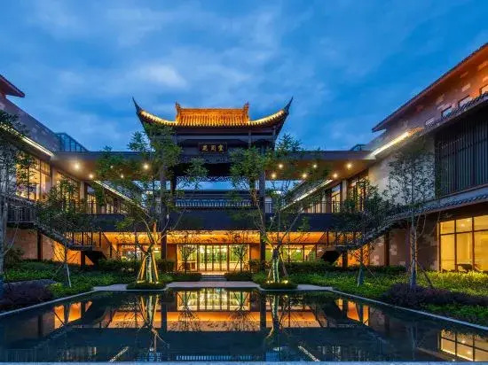Blossom Hill Hotel Bazhong Enyang — 5-Star Luxury Hotel in Bazhong, People's Republic of China