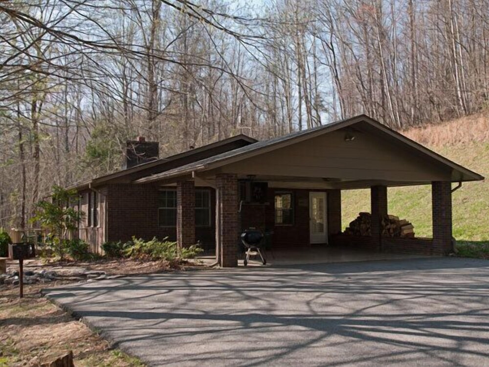 Lakeside Resort Lakeside Cabins — hotel in Smithville