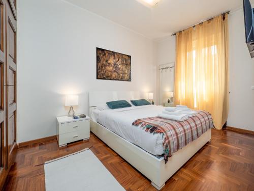 Stylish Flat with Balcony 15 Min to Duomo — 4-Star Luxury Hotel in Milan, Italy