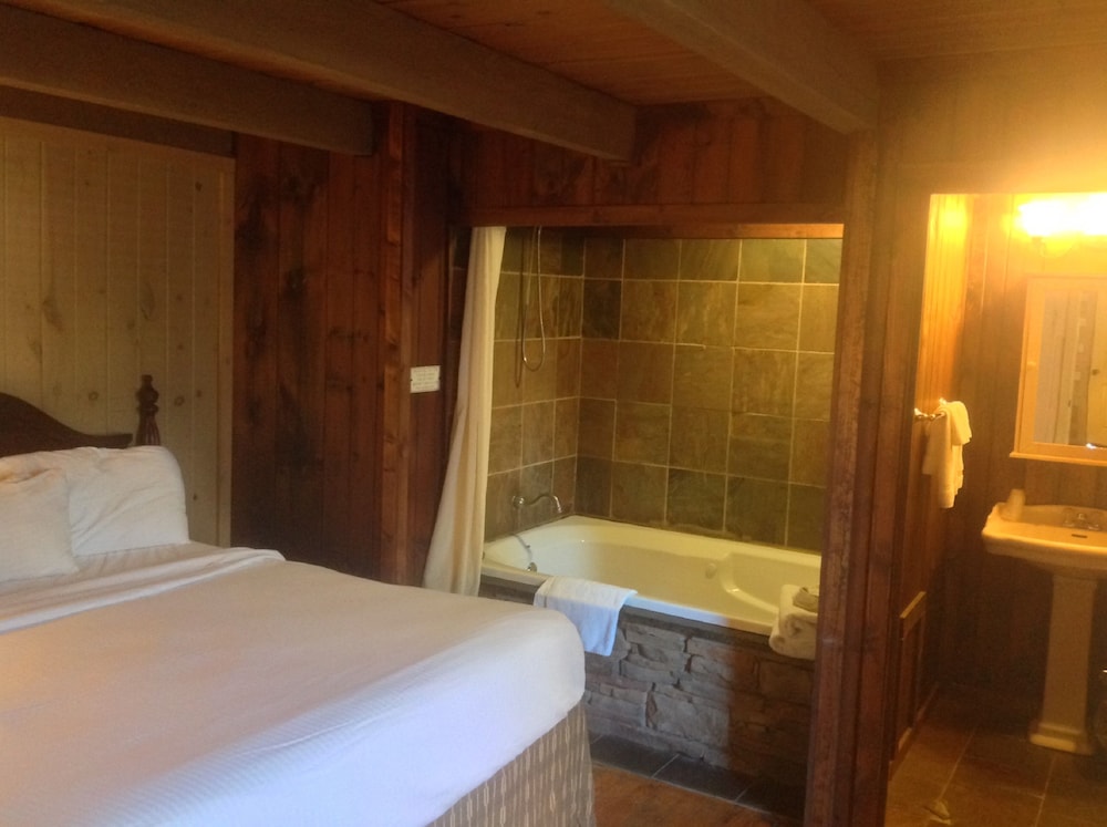The Smokehouse Lodge and Cabins - photo 48