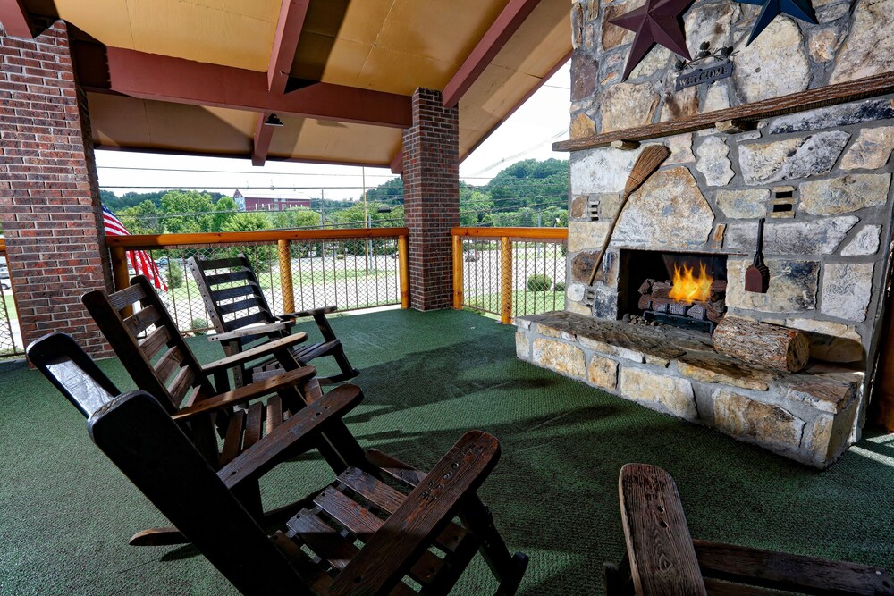 Wild Bear Inn - photo 12