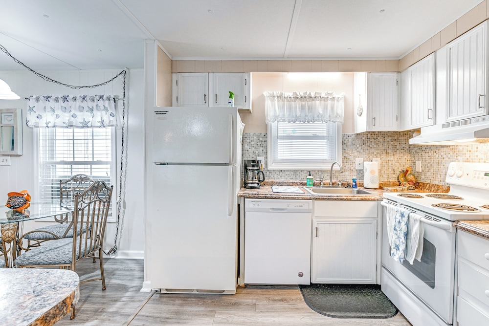 1 2 Mi to Ocean: Surfside Beach Resort Home - photo 7