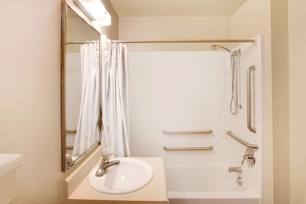 WoodSpring Suites Lebanon - photo 22