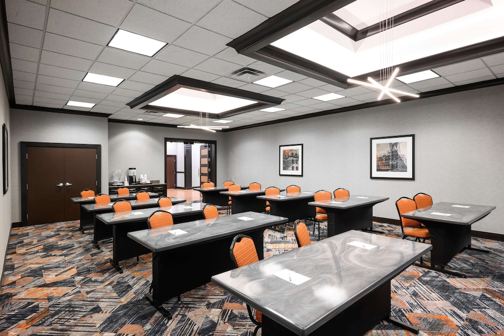 Hampton Inn Evansville Airport - photo 43