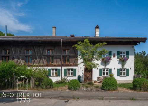 5 Sterne Ferienhaus Gut Stohrerhof am Ammersee in Bayern bis 11 Personen — 4-Star Luxury Hotel in Diessen Am Ammersee, Germany