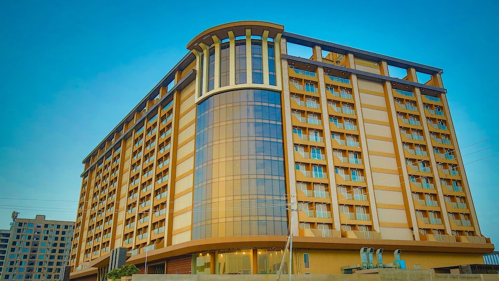 The Weekend Address - carbon neutral hotel in Surat