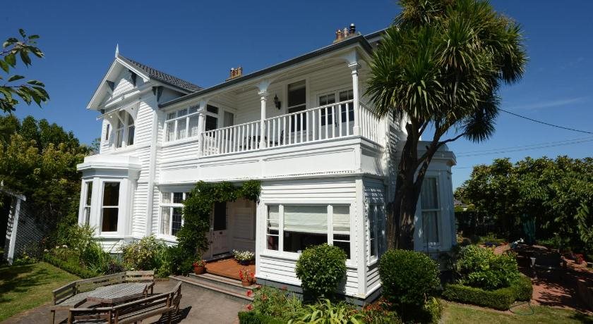 Glen Almond House — 4-Star Luxury Hotel in New Plymouth, New Zealand