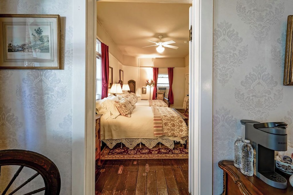 Weaverville Hotel - photo 28
