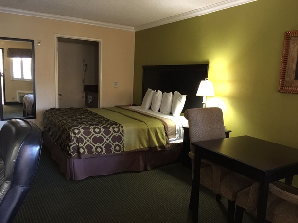 Travelodge by Wyndham Chatsworth - photo 11