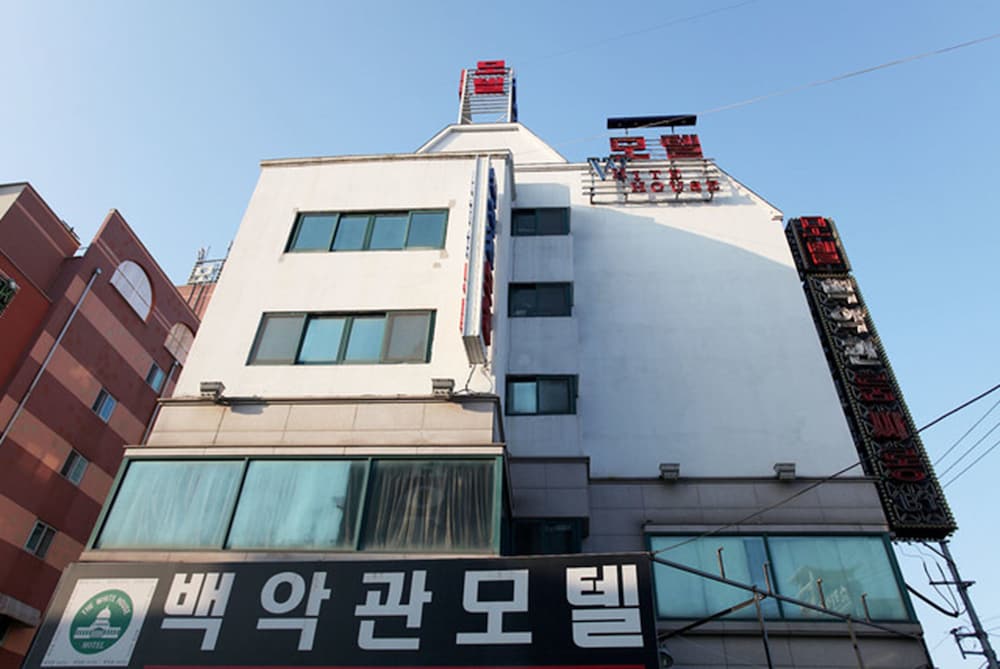 Whitehouse Motel in Seosan, South Korea