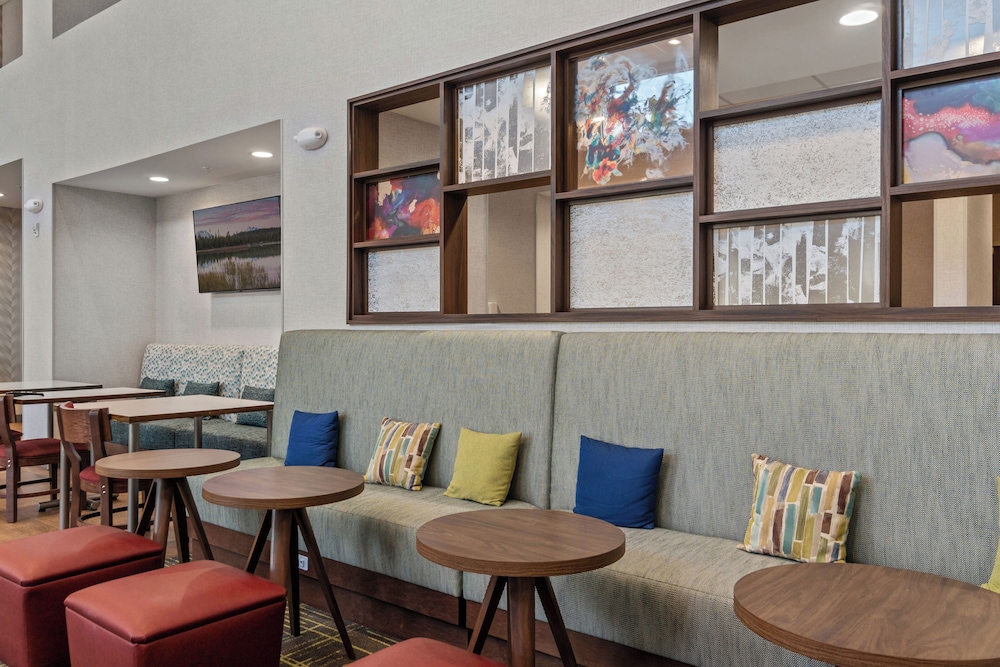 Hampton Inn Redmond Bend Airport - photo 3