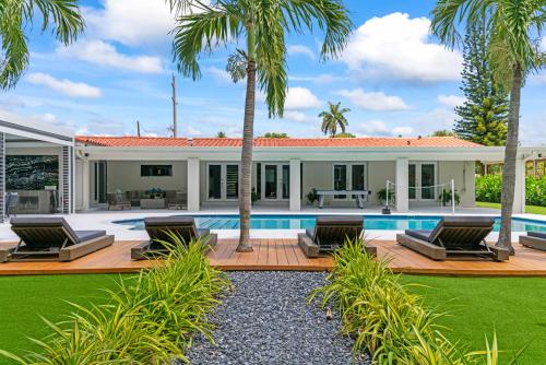 Exclusive Retreat Poolside Oasis And Entertainment L49 — hotel near Miami-Opa Locka Executive Airport