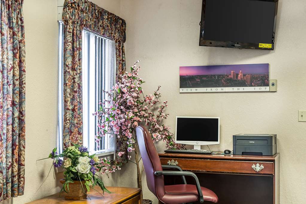 Econo Lodge Cranston Providence - photo 42